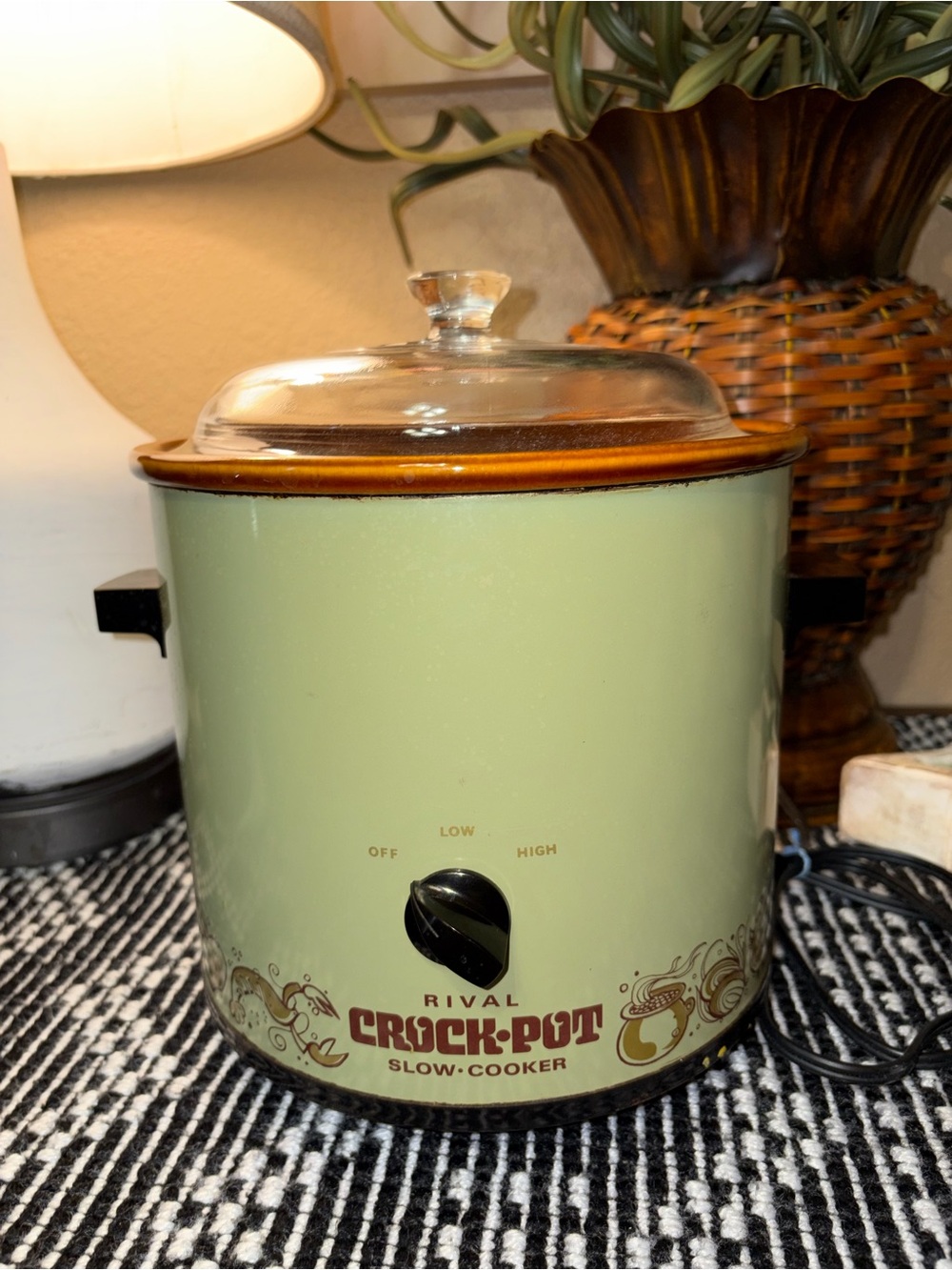 Vintage 1970’s Crock-Pot Slow Cooker in Avocado